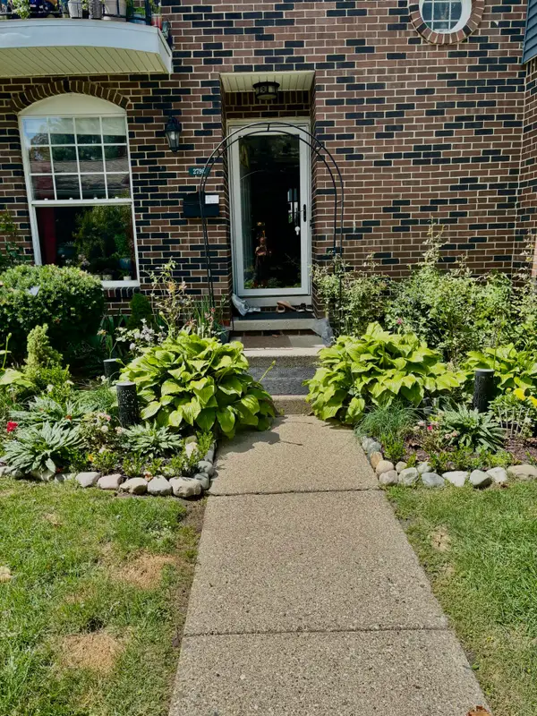 2798 Page Avenue, AnnArbor, MI 48104