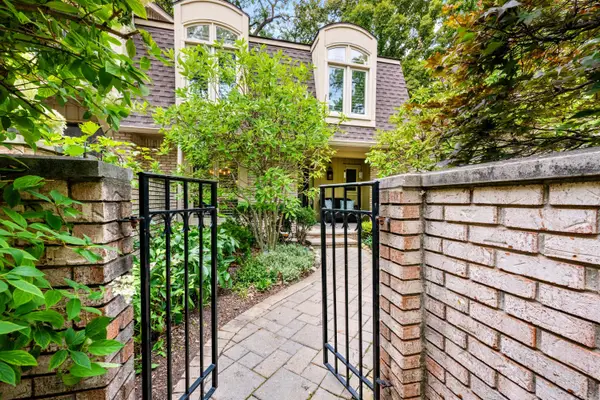 1189 Glenpointe Court, BloomfieldHills, MI 48304