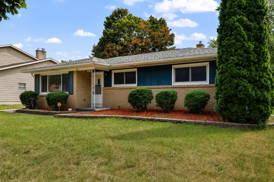 3815 Walton Drive, Lansing, MI 48910 - #2