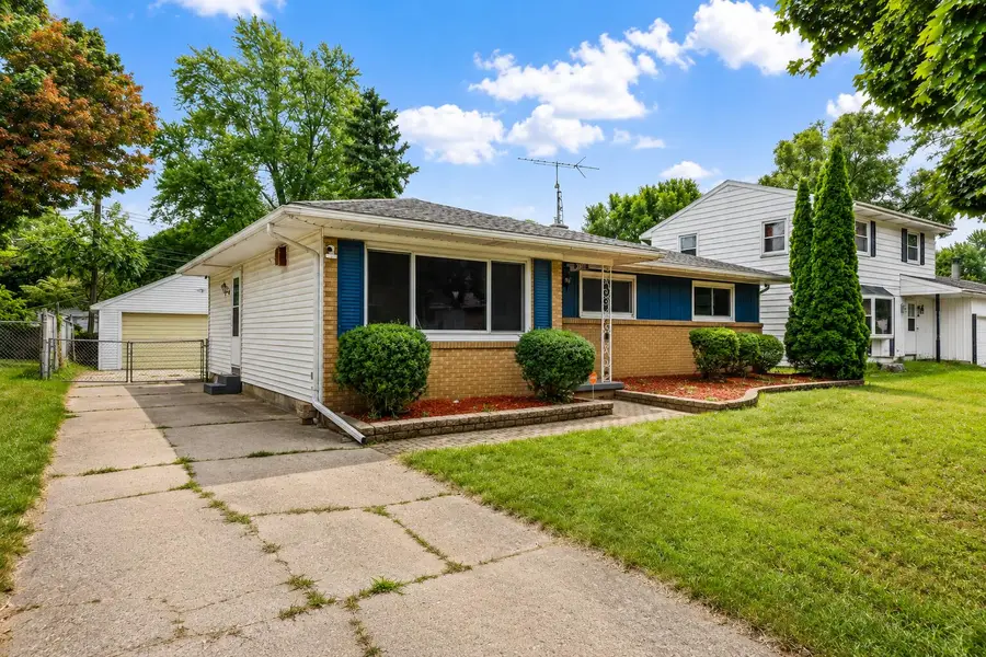 3815 Walton Drive, Lansing, MI 48910 - #3