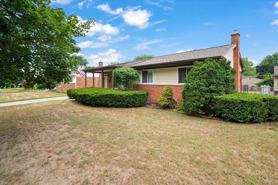 31733 Pembroke Street, Livonia, MI 48152 - #3