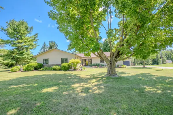 9845 James Drive, Saline, MI 48176