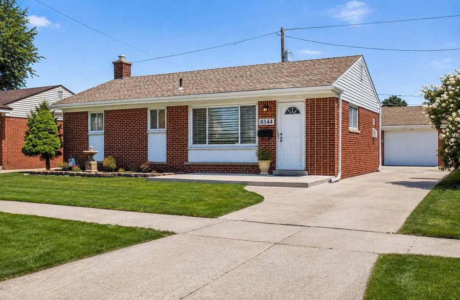 8544 Kinloch Street, Dearborn Heights, MI 48127 - #2