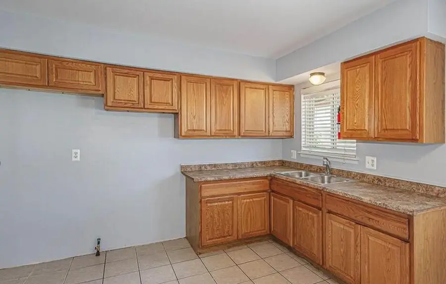 13490 Charlotte Avenue, Warren, MI 48089 - #3