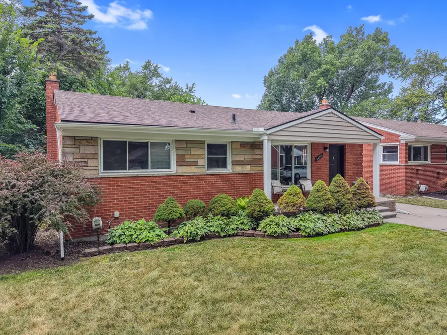 24011 Geneva Street, Oak Park, MI 48237 - #2