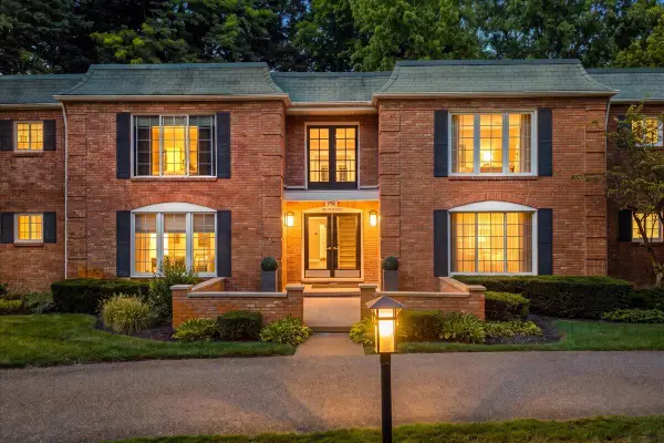 1750 Tiverton Road, BloomfieldHills, MI 48304