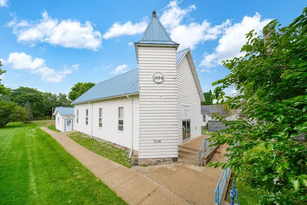 106 E Commercial Street, Brooklyn, MI 49230