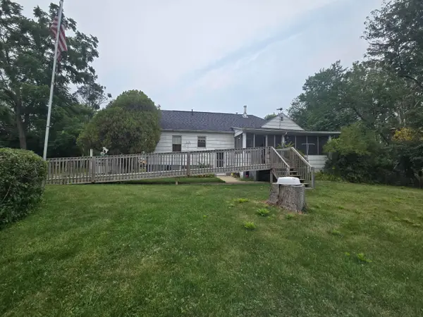 30321 W Jefferson Avenue, Gibraltar, MI 48173
