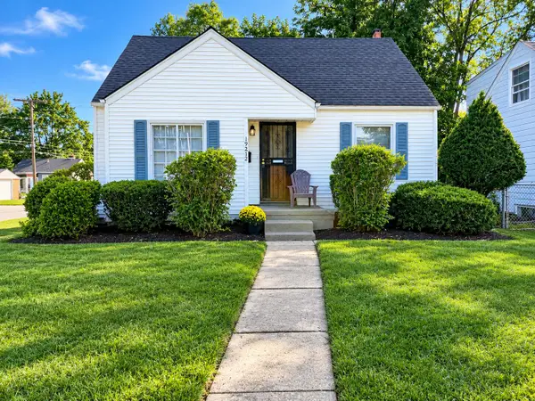 19212 Kingsville Street, HarperWoods, MI 48225