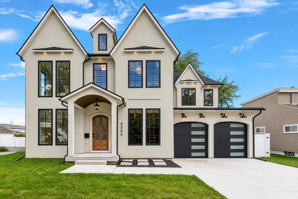 4240 Mandalay Avenue, RoyalOak, MI 48073