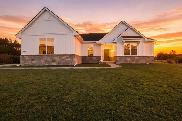 28510 Coyote Court, NewHudson, MI 48165