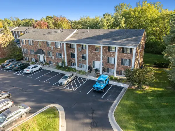 515 W Highland RD E # 6, Howell, MI 48843
