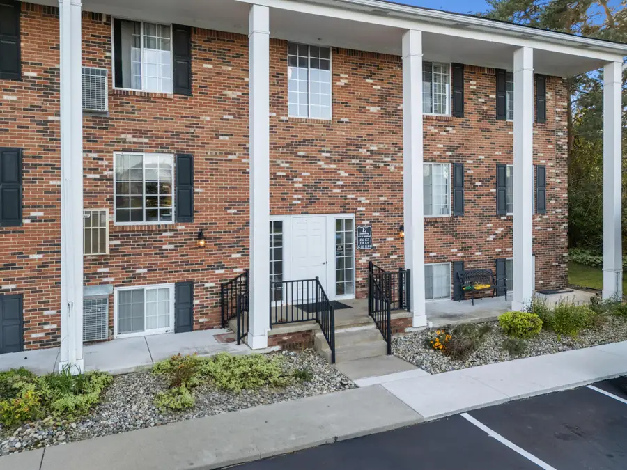 515 W Highland RD E # 6, Howell, MI 48843 - #2