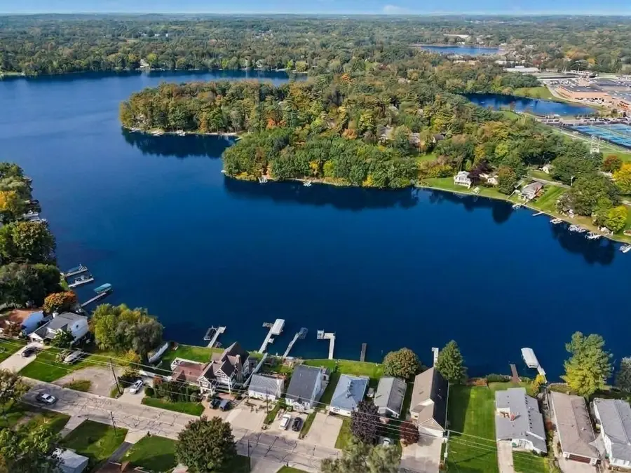 1010 Brighton Lake Road, Brighton, MI 48116 - #3