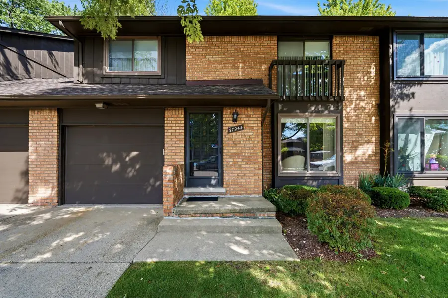 37244 Clubhouse Drive, Sterling Heights, MI 48312 - #2