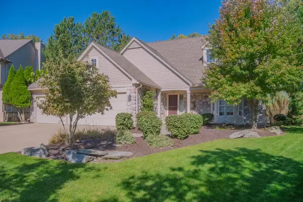 1083 Chestnut Lane, SouthLyon, MI 48178