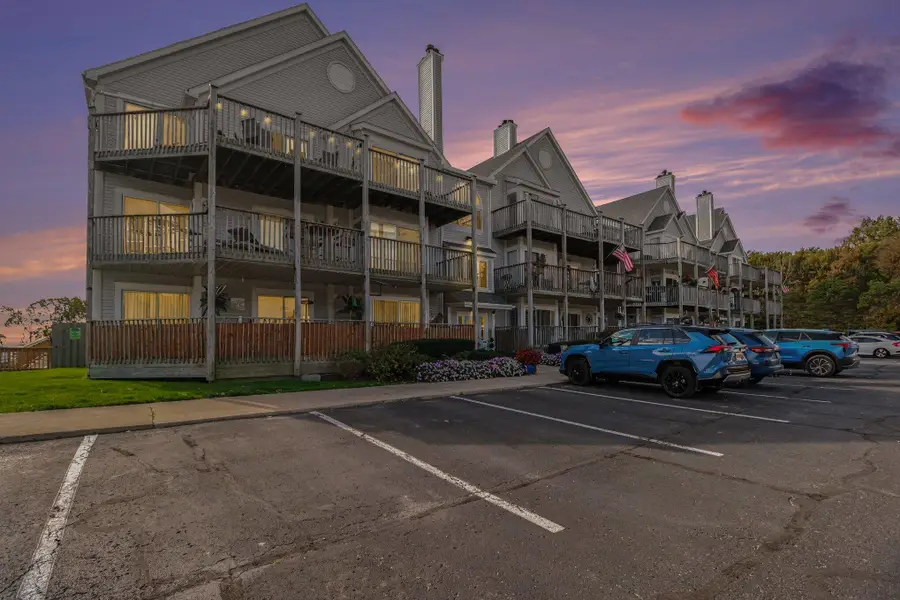 37512 Jefferson Avenue Unit: 303, Harrison Township, MI 48045 - #2