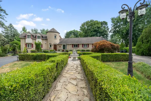2955 Mohawk Circle, RochesterHills, MI 48306