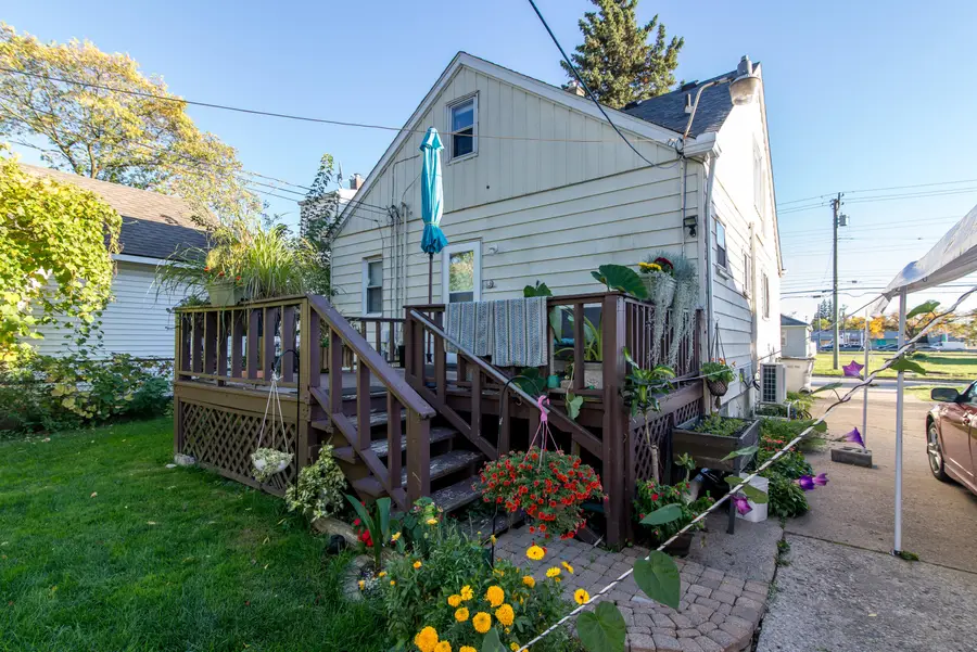 134 W Muir Avenue, Hazel Park, MI 48030 - #3