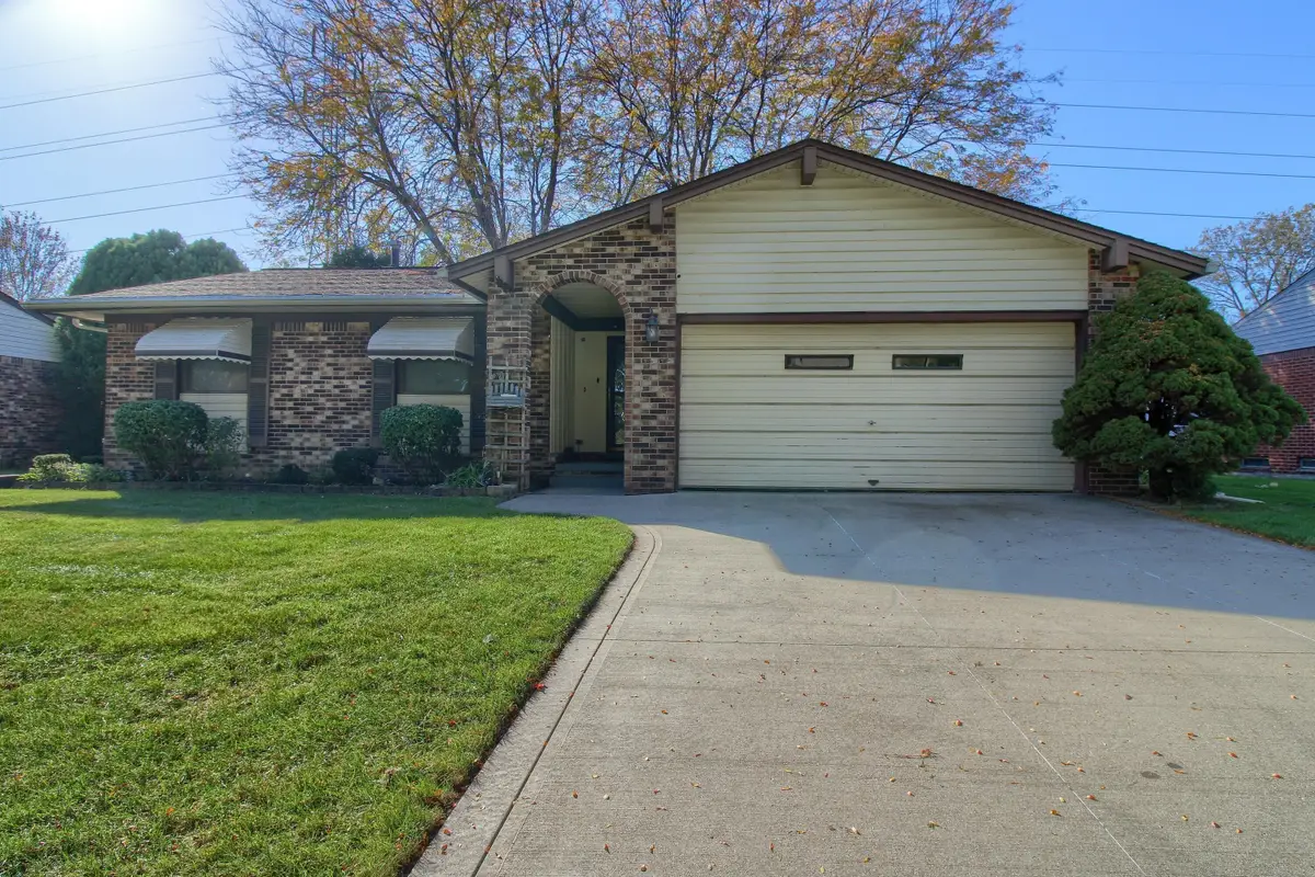 18152 Alvaro Avenue, Brownstown, MI 48193 - #1