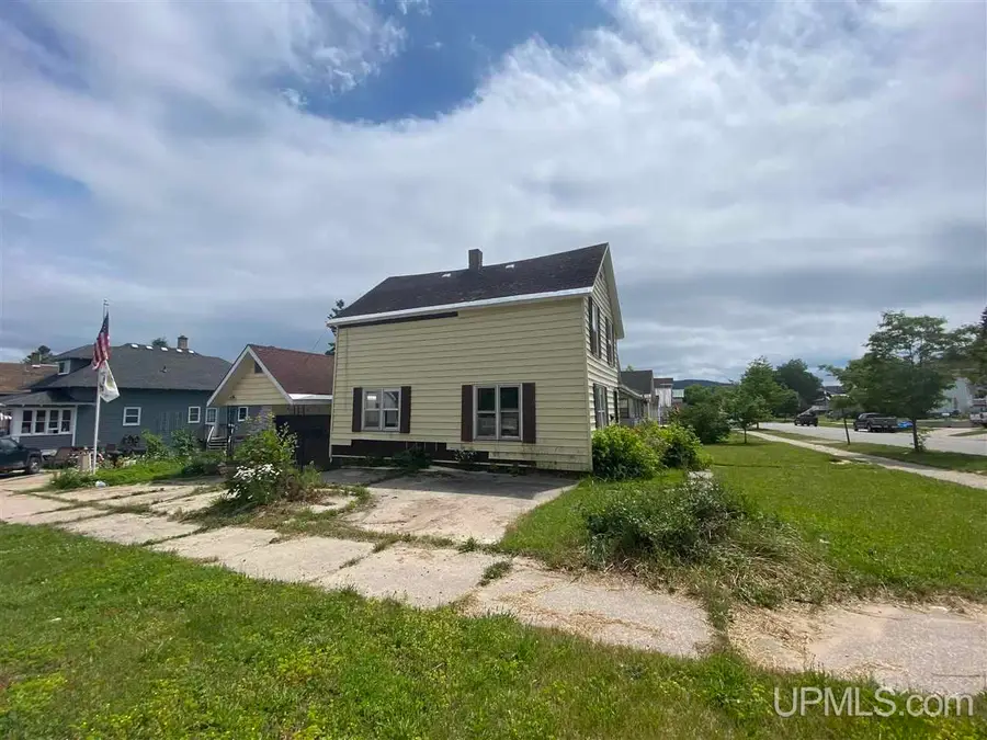 324 W Onota, Munising, MI 49862 - Image #2