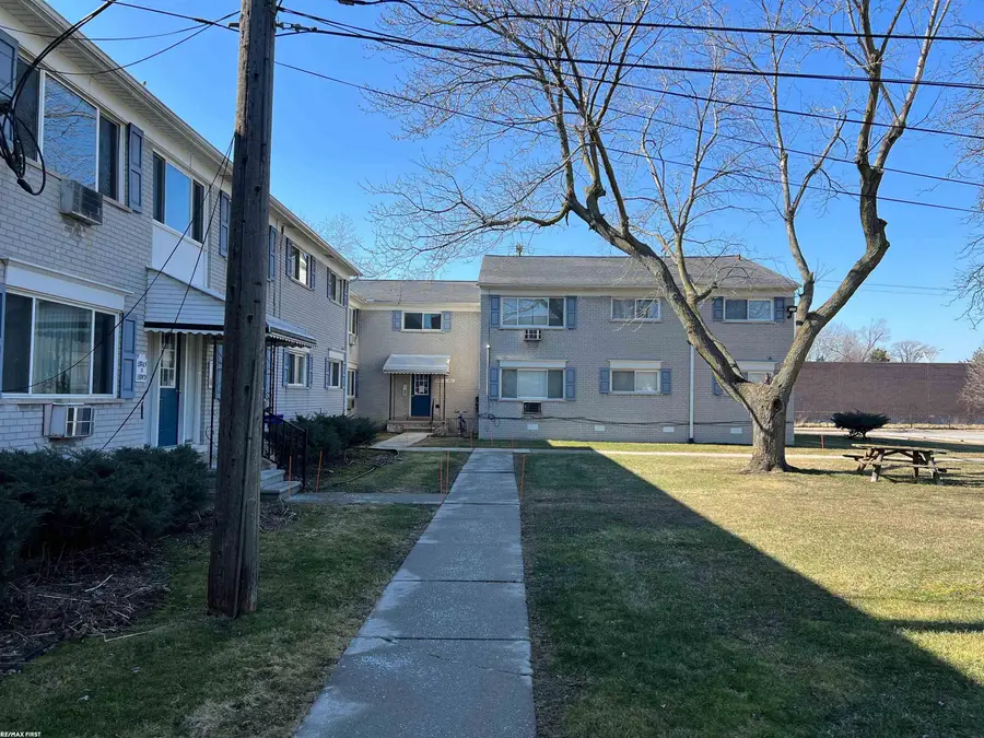 19791 Martin #11, Saint Clair Shores, MI 48081 - Image #2