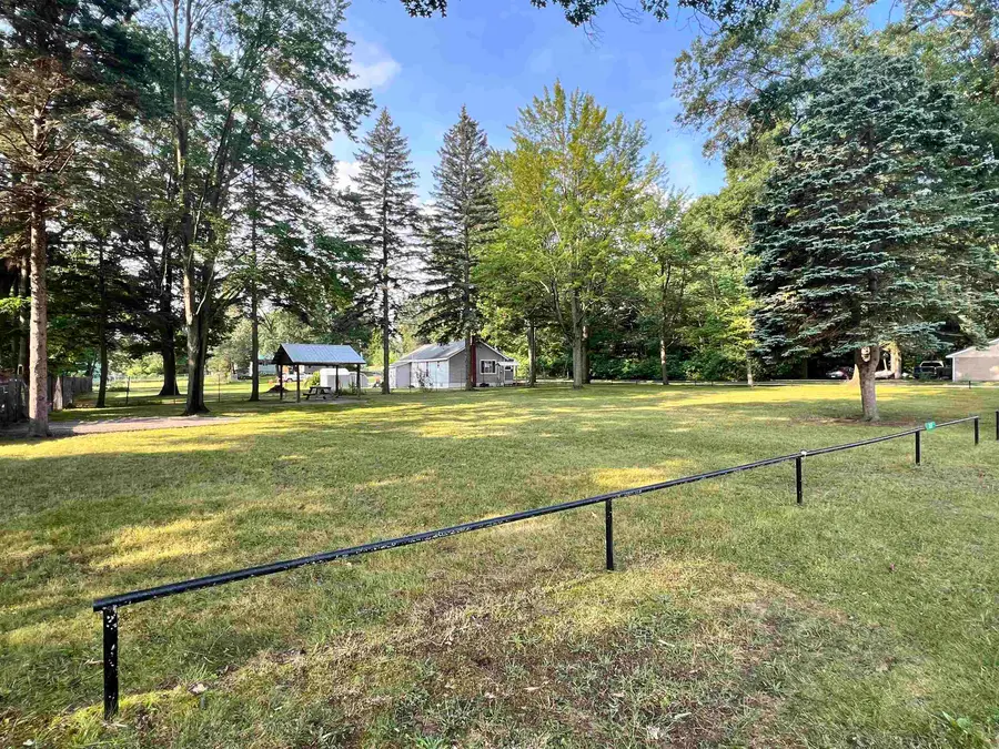 367 W Oak, Harrison, MI 48625 - Image #2