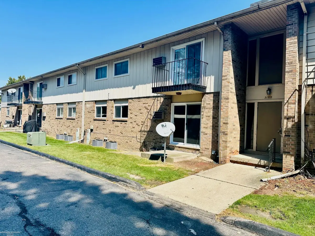 31555 Fraser #19, Fraser, MI 48026 - #1