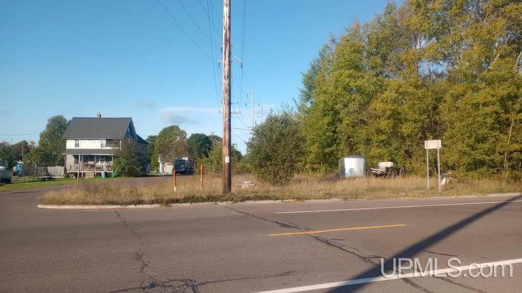 727 Lake Linden Ave, Calumet, MI 49913 - Image #1