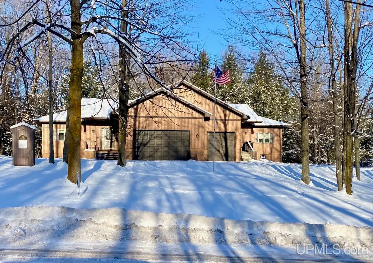 737 Grove, Marquette, MI 49855 - Image #1