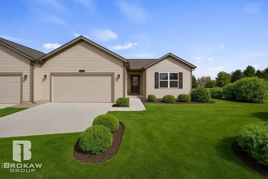 3371 Meadowridge #107, Davison, MI 48423 - Image #2