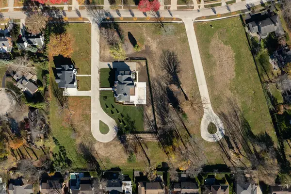 513 W Deeplands, Grosse Pointe Shores, MI 48236