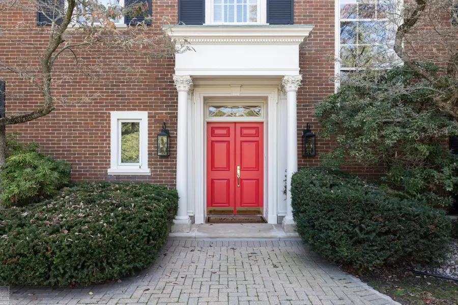 105 Lake Shore, Grosse Pointe Farms, MI 48236 - Image #2