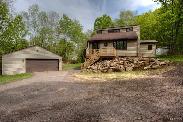 5481 Center, Hurley, WI 54534