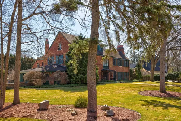 27 W Hannum, Saginaw, MI 48602