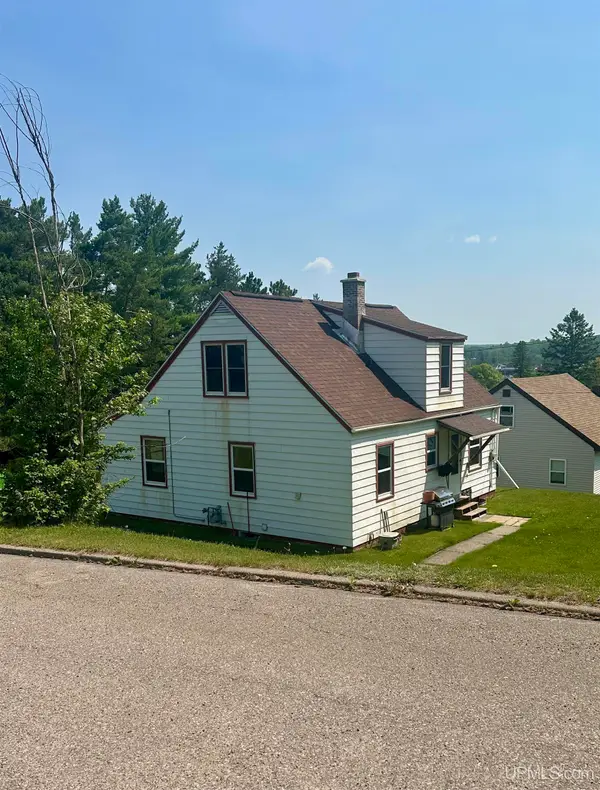 817 W Maple, Iron River, MI 49935