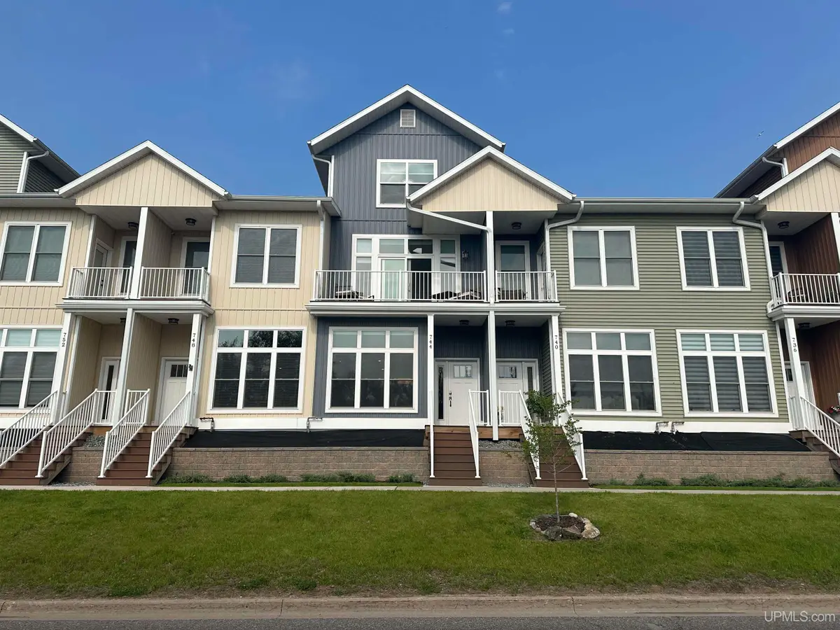 744 S Lakeshore #15, Marquette, MI 49855 - Image #1