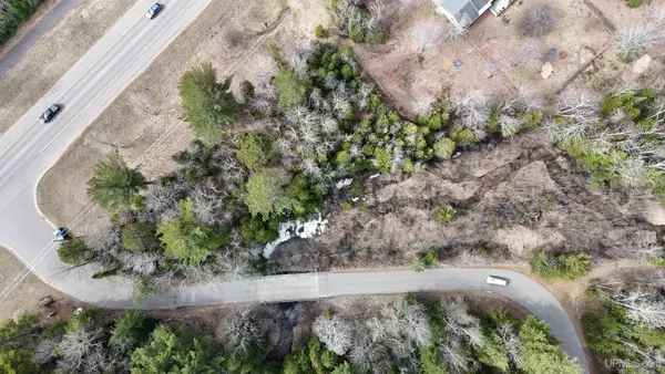 1129 E M28, Marquette, MI 49855