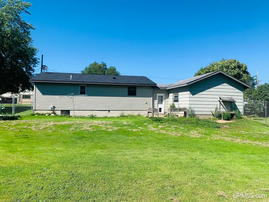 713 Arbutus, Manistique, MI 49854 - Image #2