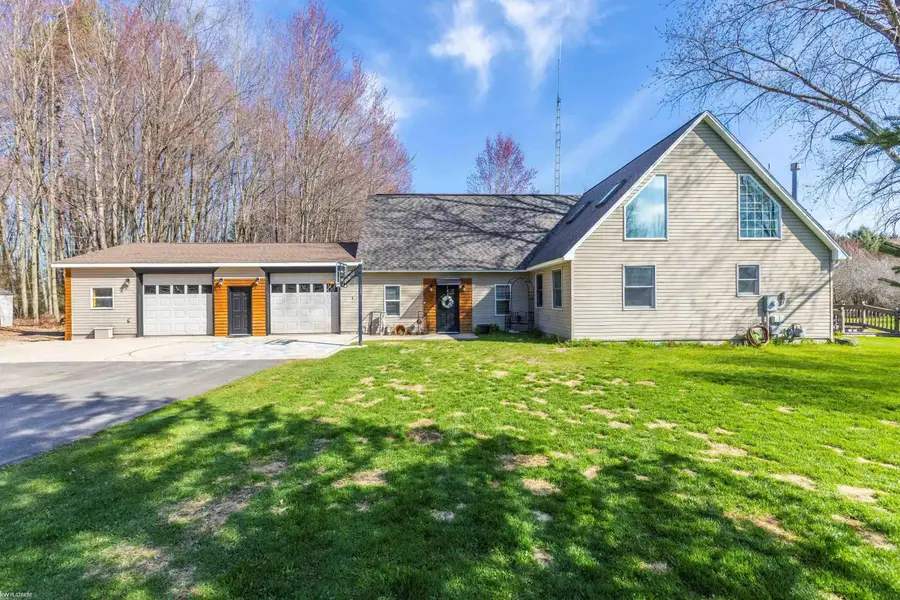 2122 Heather, Gladwin, MI 48624 - #2