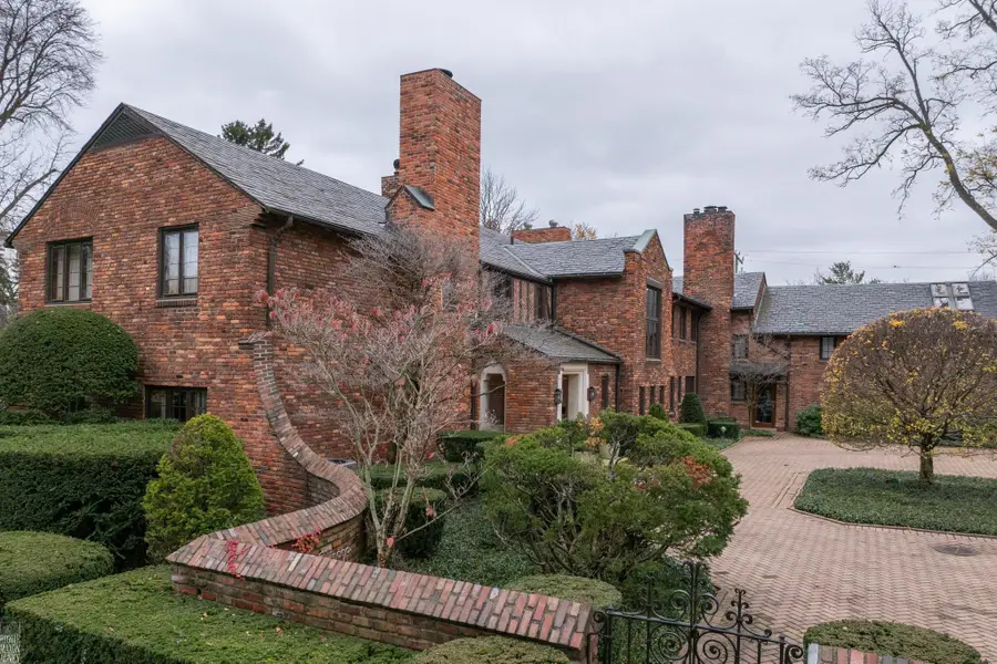 379 Lakeland, Grosse Pointe, MI 48230 - Image #2