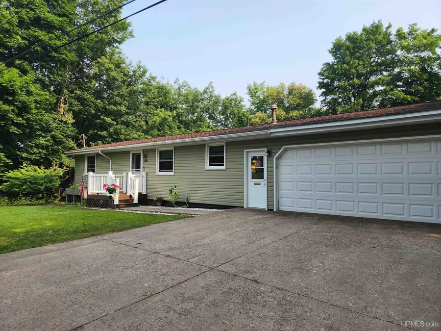 810 W Douglass, Houghton, MI 49931 - Image #2