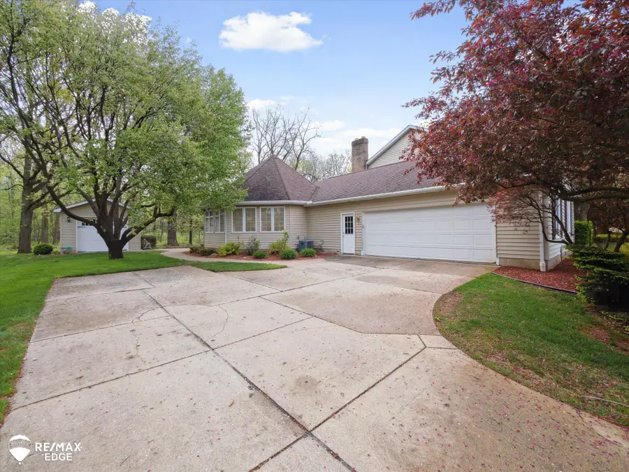 9705 Burning Tree, Grand Blanc, MI 48439 - #3