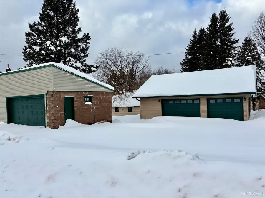 318 S Moore, Bessemer, MI 49911 - Image #2