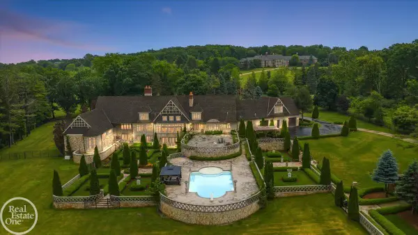 5350 Brewster, Oakland Twp, MI 48306