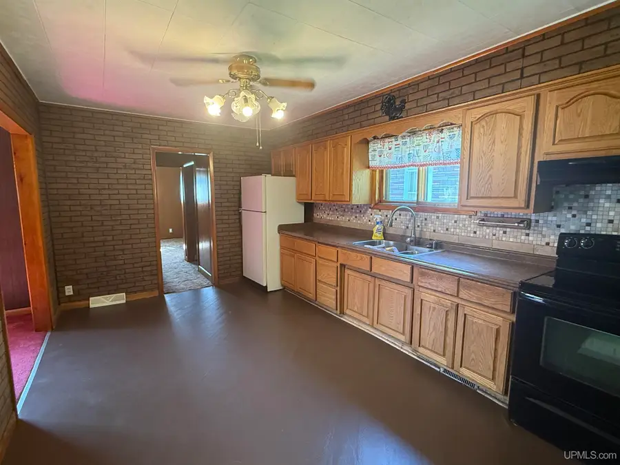 440 Balsam, Kingsford, MI 49802 - Image #2