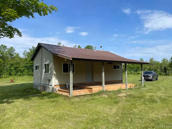 3838 W Us2, Gulliver, MI 49840