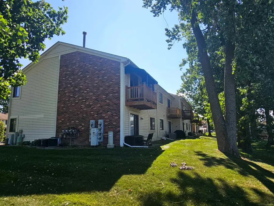 17459 Utica Oaks, Roseville, MI 48066 - Image #2