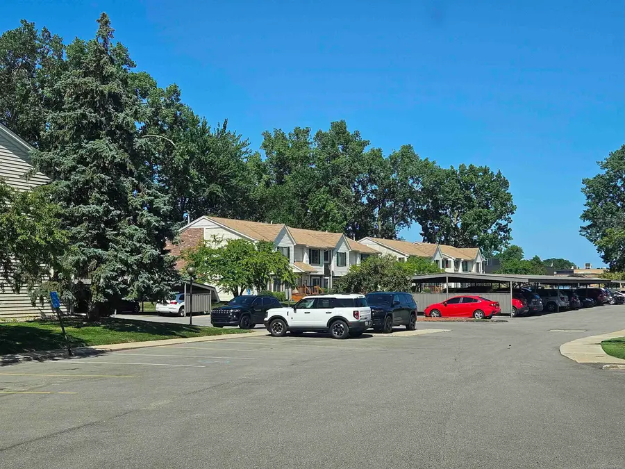 17459 Utica Oaks, Roseville, MI 48066 - Image #3