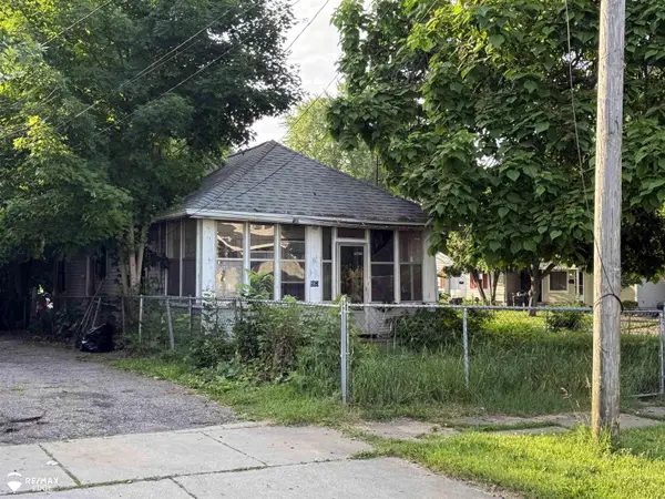 863 Tacken, Flint, MI 48532